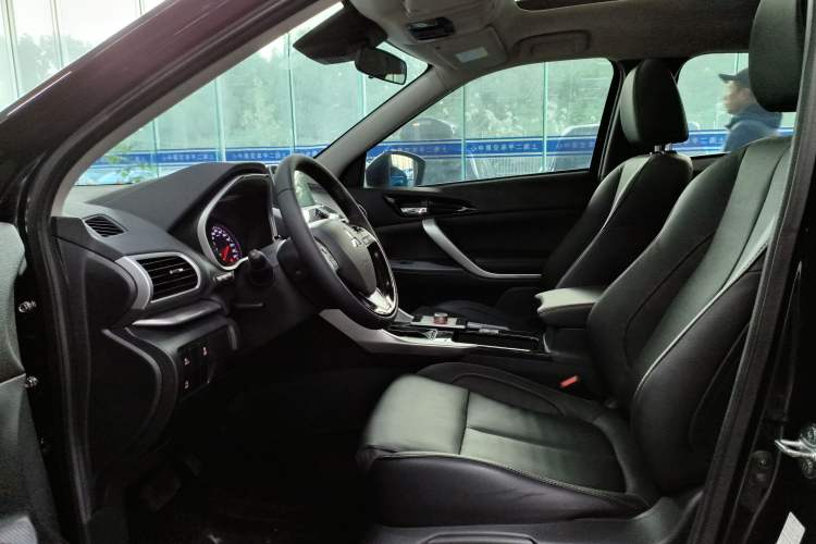 Used Mitsubishi Eclipse Cross 2019 1.5T CVT Two-Wheel Drive Belief Edition China VI Standard Interior 5