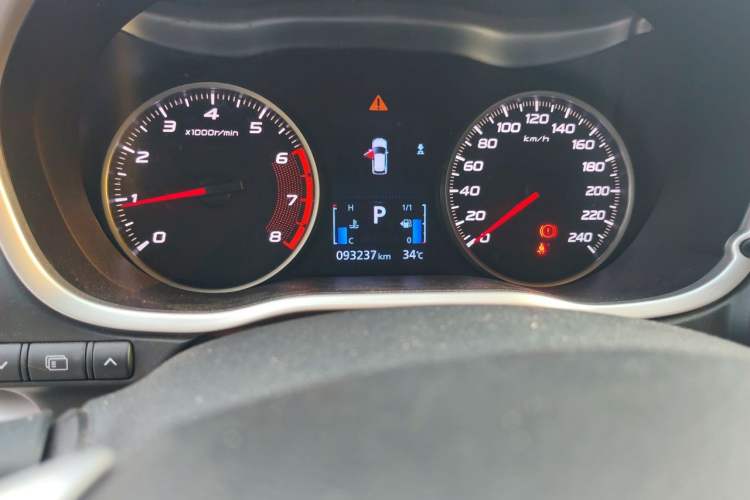 Used Mitsubishi Eclipse Cross 2019 1.5T CVT Two-Wheel Drive Fearless Edition China VI Standard Odometer Close Up