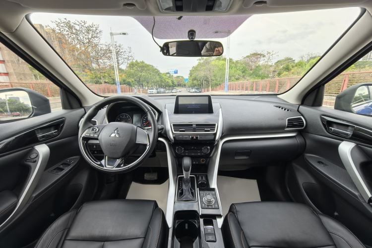 Used Mitsubishi Eclipse Cross 2019 1.5T CVT Two-Wheel Drive Dream Edition China VI Standard Interior 4