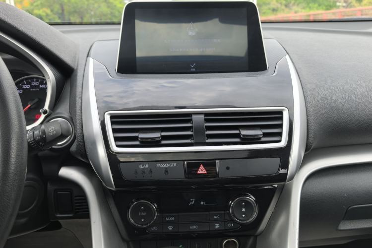 Used Mitsubishi Eclipse Cross 2019 1.5T CVT Two-Wheel Drive Dream Edition China VI Standard Interior 8