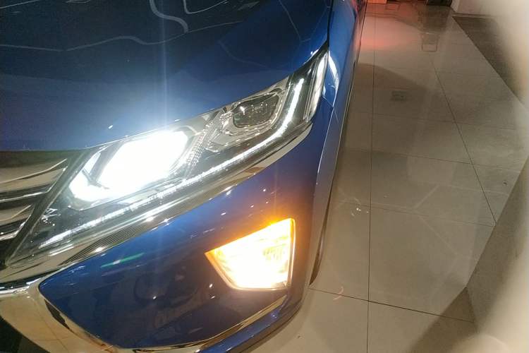 Used Mitsubishi Eclipse Cross 2019 1.5T CVT Two-Wheel Drive Belief Edition China VI Standard Left Front Headlight