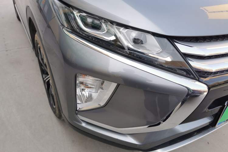 Used Mitsubishi Eclipse Cross 2019 1.5T CVT Two-Wheel Drive Belief Edition China VI Standard Right Front Headlight