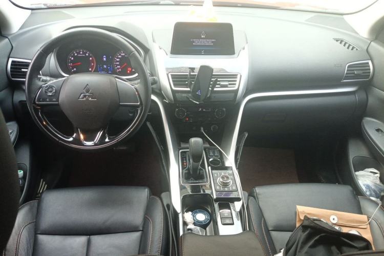 Used Mitsubishi Eclipse Cross 2019 1.5T CVT Two-Wheel Drive Dream Edition China VI Standard Center Console