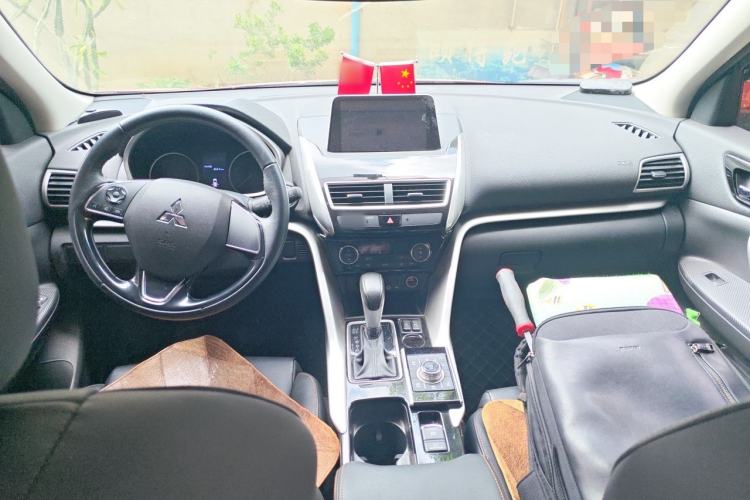 Used Mitsubishi Eclipse Cross 2019 1.5T CVT Two-Wheel Drive Dream Edition China VI Standard Center Console