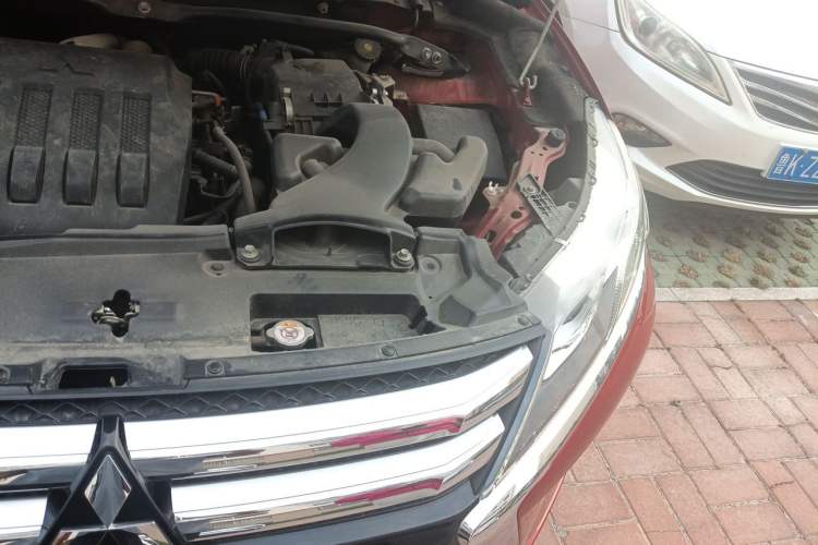 Used Mitsubishi Eclipse Cross 2019 1.5T CVT Two-Wheel Drive Dream Edition China VI Standard Engine Bay Left