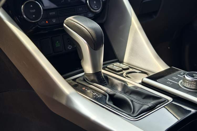 Used Mitsubishi Eclipse Cross 2019 1.5T CVT Two-Wheel Drive Dream Edition China VI Standard Gear Lever