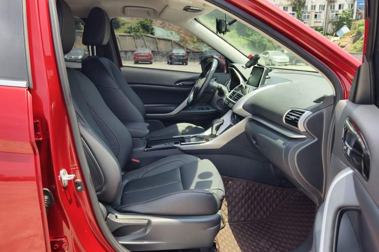 Used Mitsubishi Eclipse Cross 2019 1.5T CVT Two-Wheel Drive Dream Edition China VI Standard Interior 1