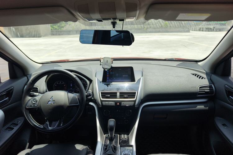 Used Mitsubishi Eclipse Cross 2019 1.5T CVT Two-Wheel Drive Dream Edition China VI Standard Interior 2