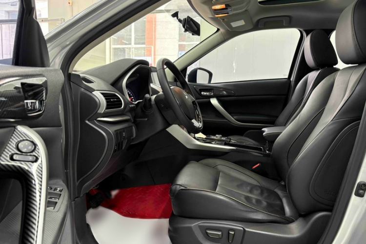 Used Mitsubishi Eclipse Cross 2019 1.5T CVT Two-Wheel Drive Dream Edition China VI Standard Interior 3