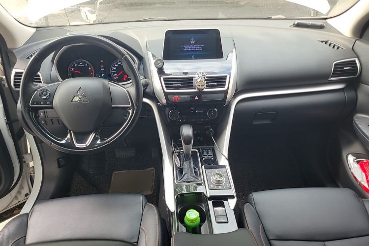 Used Mitsubishi Eclipse Cross 2019 1.5T CVT Two-Wheel Drive Dream Edition China VI Standard Center Console