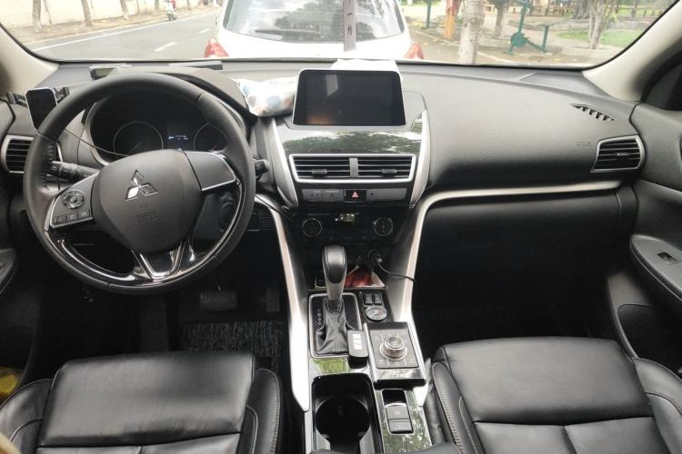 Used Mitsubishi Eclipse Cross 2019 1.5T CVT Two-Wheel Drive Dream Edition China VI Standard Center Console
