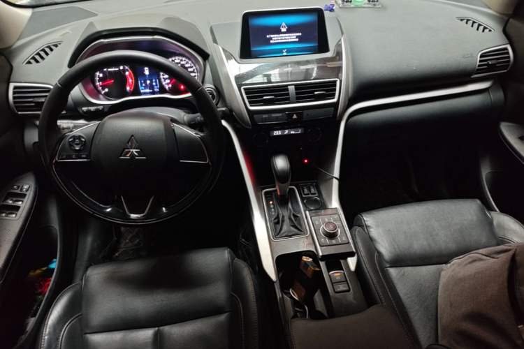 Used Mitsubishi Eclipse Cross 2019 1.5T CVT Two-Wheel Drive Dream Edition China VI Standard Center Console