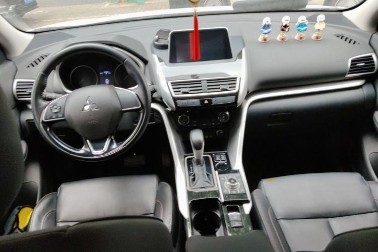 Used Mitsubishi Eclipse Cross 2019 1.5T CVT Two-Wheel Drive Dream Edition China VI Standard Center Console