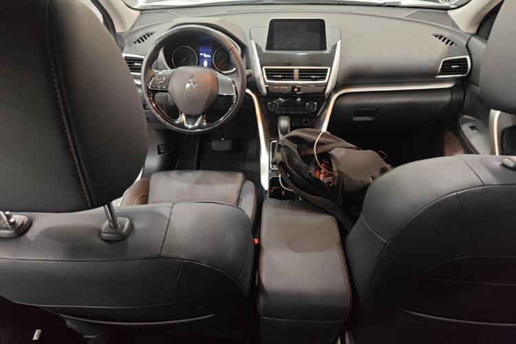Used Mitsubishi Eclipse Cross 2019 1.5T CVT Two-Wheel Drive Dream Edition China VI Standard Center Console