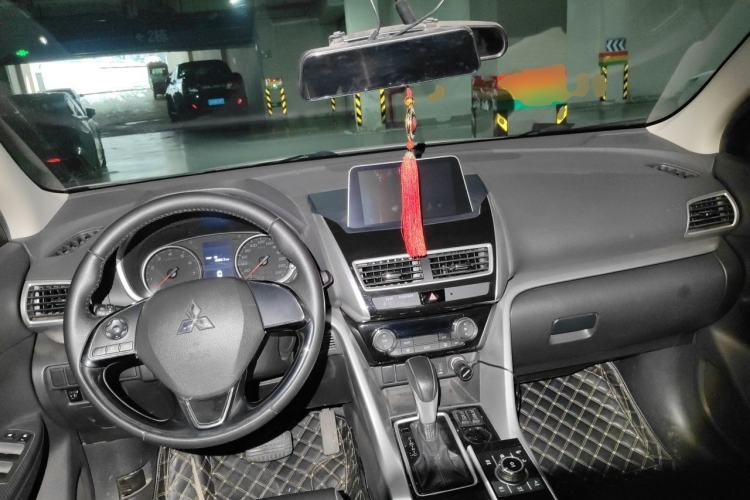 Used Mitsubishi Eclipse Cross 2019 1.5T CVT Two-Wheel Drive Dream Edition China VI Standard Center Console