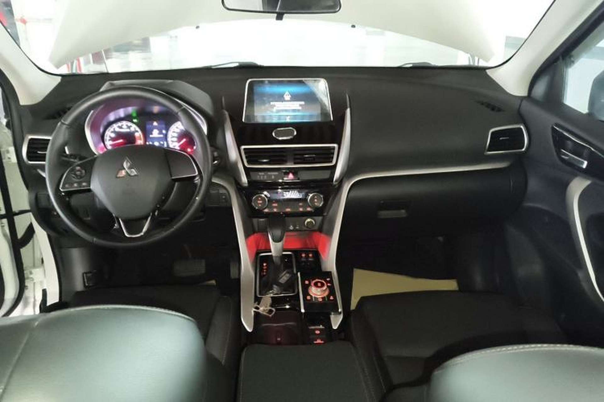 Used Mitsubishi Eclipse Cross 2019 1.5T CVT Two-Wheel Drive Dream Edition China VI Standard Center Console