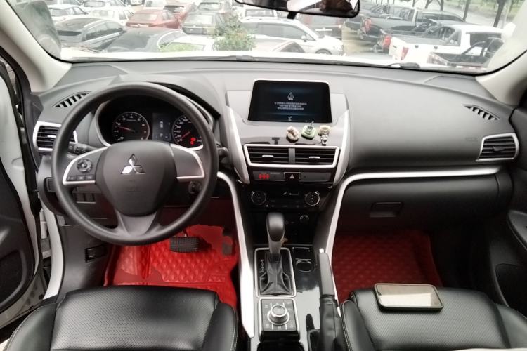 Used Mitsubishi Eclipse Cross 2019 1.5T CVT Two-Wheel Drive Fearless Edition China VI Standard Center Console