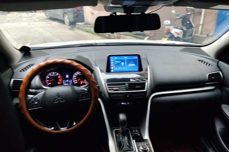 Used Mitsubishi Eclipse Cross 2019 1.5T CVT Two-Wheel Drive Belief Edition China VI Standard Center Console
