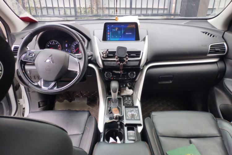 Used Mitsubishi Eclipse Cross 2019 1.5T CVT Two-Wheel Drive Dream Edition China VI Standard Center Console