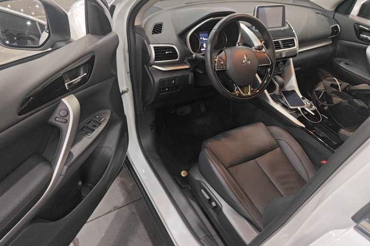 Used Mitsubishi Eclipse Cross 2019 1.5T CVT Two-Wheel Drive Dream Edition China VI Standard Driver Seat