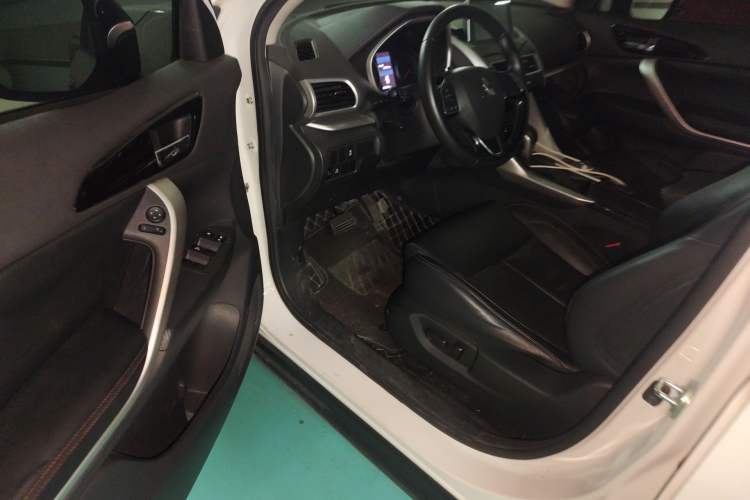 Used Mitsubishi Eclipse Cross 2019 1.5T CVT Two-Wheel Drive Dream Edition China VI Standard Driver Seat