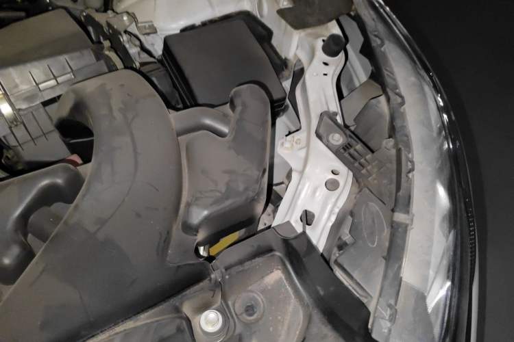 Used Mitsubishi Eclipse Cross 2019 1.5T CVT Two-Wheel Drive Dream Edition China VI Standard Engine Bay Left