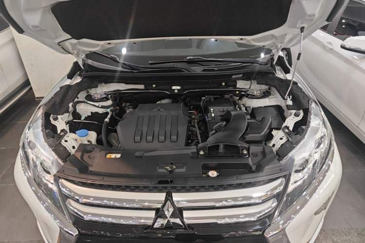 Used Mitsubishi Eclipse Cross 2019 1.5T CVT Two-Wheel Drive Dream Edition China VI Standard Engine Bay