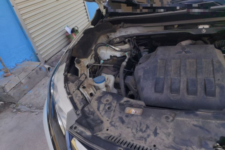 Used Mitsubishi Eclipse Cross 2019 1.5T CVT Two-Wheel Drive Dream Edition China VI Standard Engine Bay Right