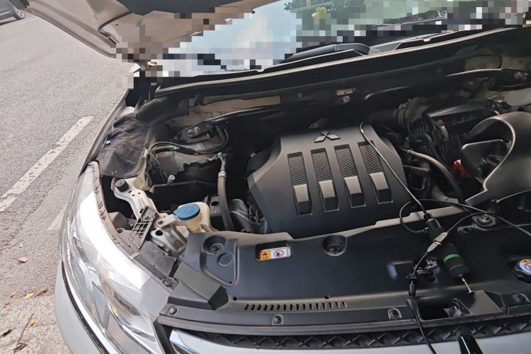 Used Mitsubishi Eclipse Cross 2019 1.5T CVT Two-Wheel Drive Dream Edition China VI Standard Engine Bay Right