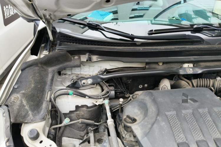Used Mitsubishi Eclipse Cross 2019 1.5T CVT Two-Wheel Drive Belief Edition China VI Standard Engine Bay Right