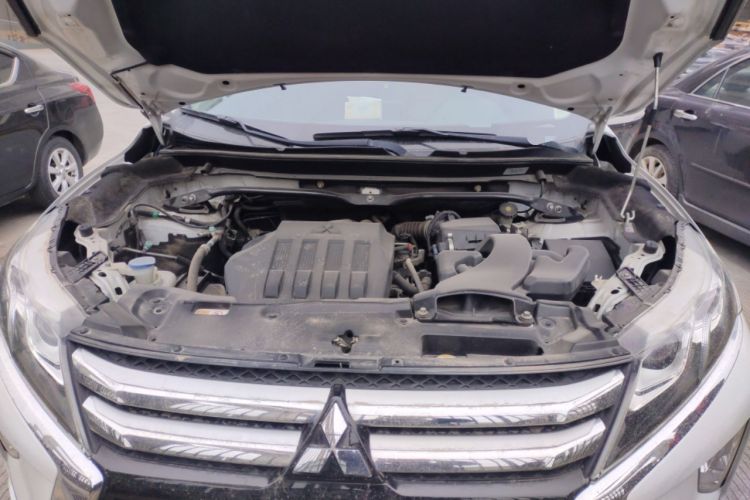 Used Mitsubishi Eclipse Cross 2019 1.5T CVT Two-Wheel Drive Dream Edition China VI Standard Engine Bay