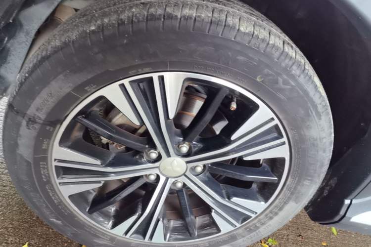 Used Mitsubishi Eclipse Cross 2019 1.5T CVT Two-Wheel Drive Belief Edition China VI Standard Exterior 3