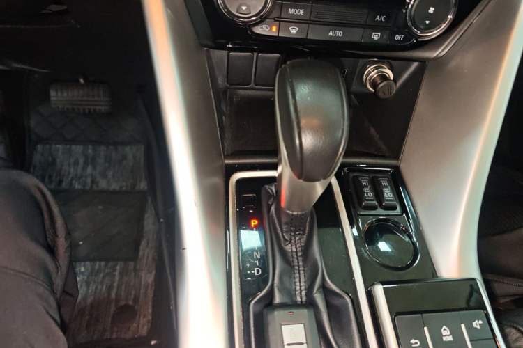 Used Mitsubishi Eclipse Cross 2019 1.5T CVT Two-Wheel Drive Dream Edition China VI Standard Gear Lever