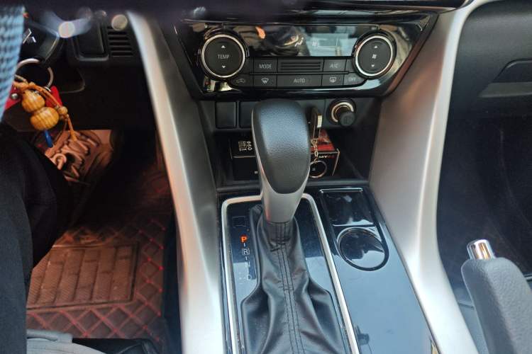 Used Mitsubishi Eclipse Cross 2019 1.5T CVT Two-Wheel Drive Fearless Edition China VI Standard Gear Lever