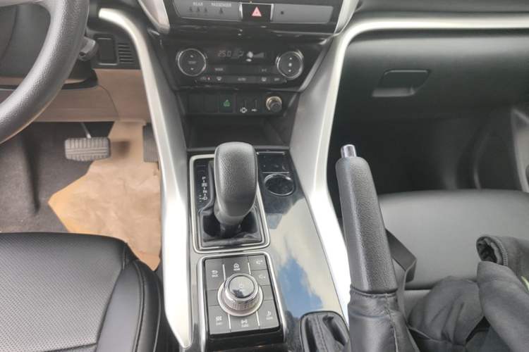 Used Mitsubishi Eclipse Cross 2019 1.5T CVT Two-Wheel Drive Fearless Edition China VI Standard Gear Lever