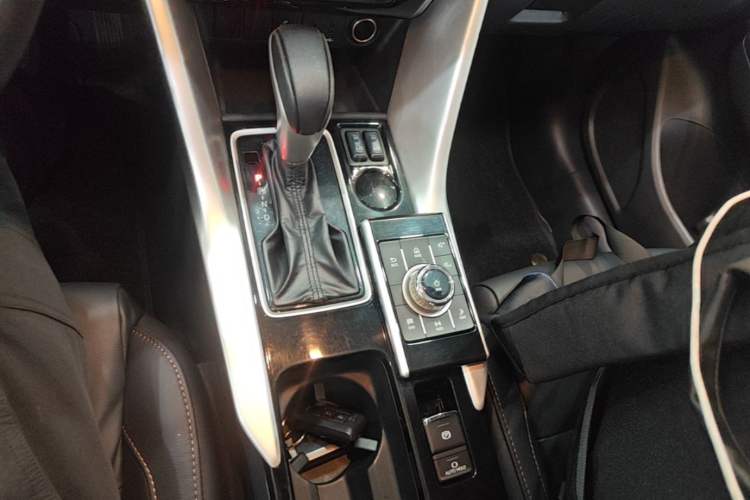 Used Mitsubishi Eclipse Cross 2019 1.5T CVT Two-Wheel Drive Dream Edition China VI Standard Gear Lever