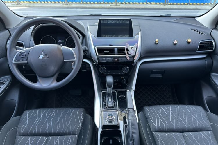 Used Mitsubishi Eclipse Cross 2019 1.5T CVT Two-Wheel Drive Fearless Edition China VI Standard Interior 1