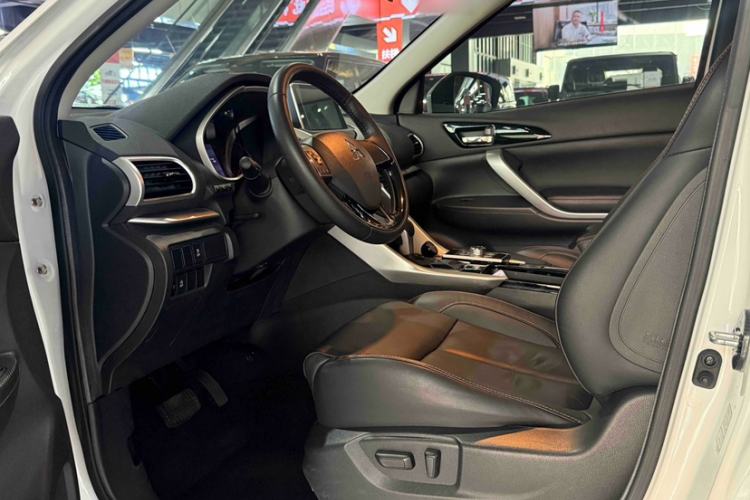 Used Mitsubishi Eclipse Cross 2019 1.5T CVT Two-Wheel Drive Dream Edition China VI Standard Interior 1