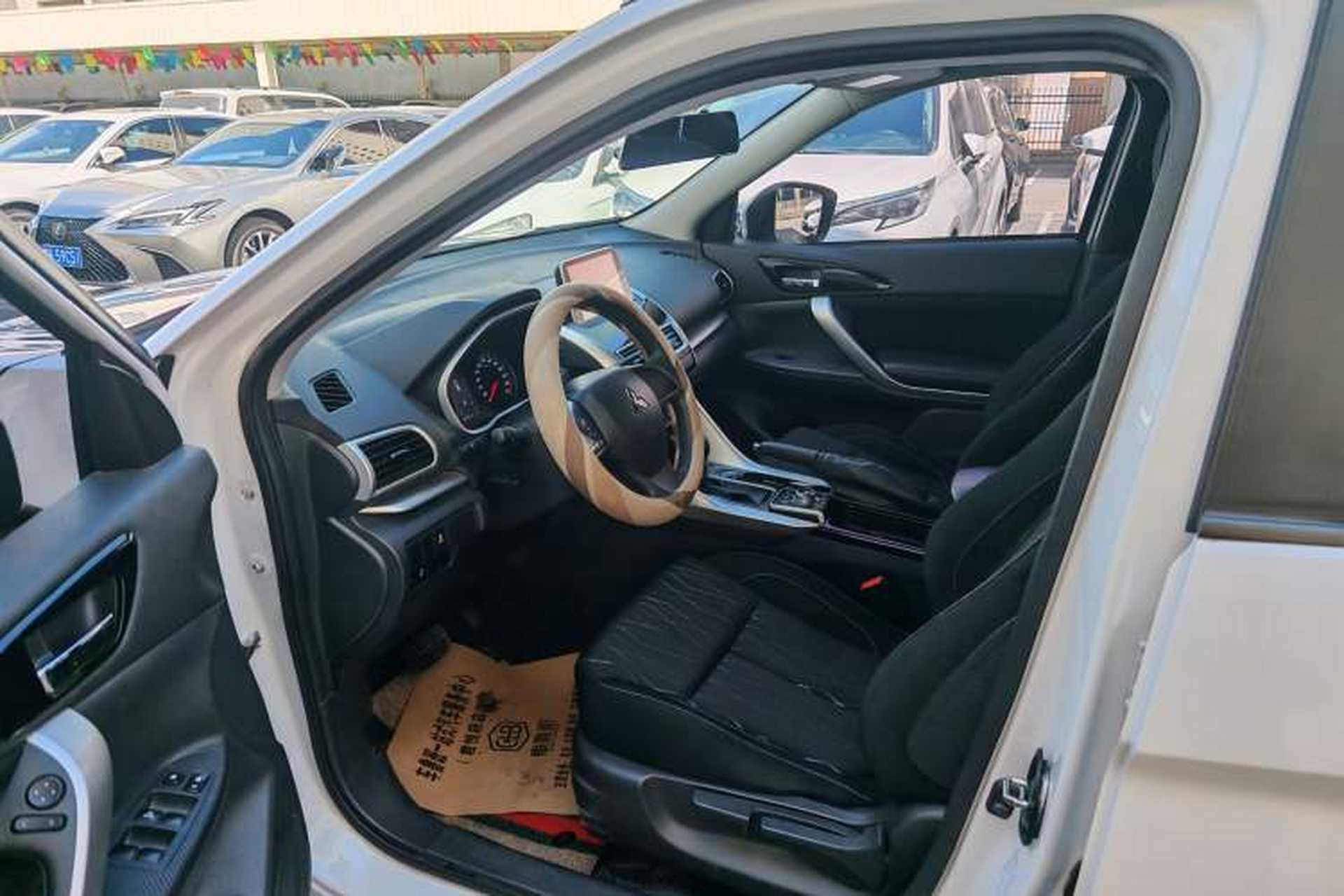 Used Mitsubishi Eclipse Cross 2019 1.5T CVT Two-Wheel Drive Fearless Edition China VI Standard Interior 1