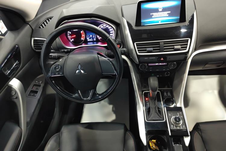 Used Mitsubishi Eclipse Cross 2019 1.5T CVT Two-Wheel Drive Dream Edition China VI Standard Interior 1