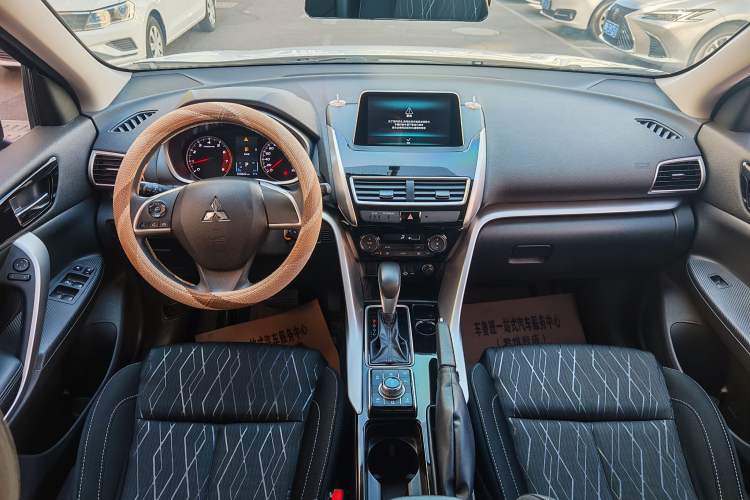 Used Mitsubishi Eclipse Cross 2019 1.5T CVT Two-Wheel Drive Fearless Edition China VI Standard Interior 2