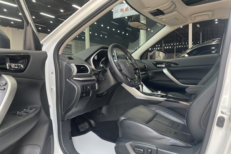 Used Mitsubishi Eclipse Cross 2019 1.5T CVT Two-Wheel Drive Dream Edition China VI Standard Interior 2