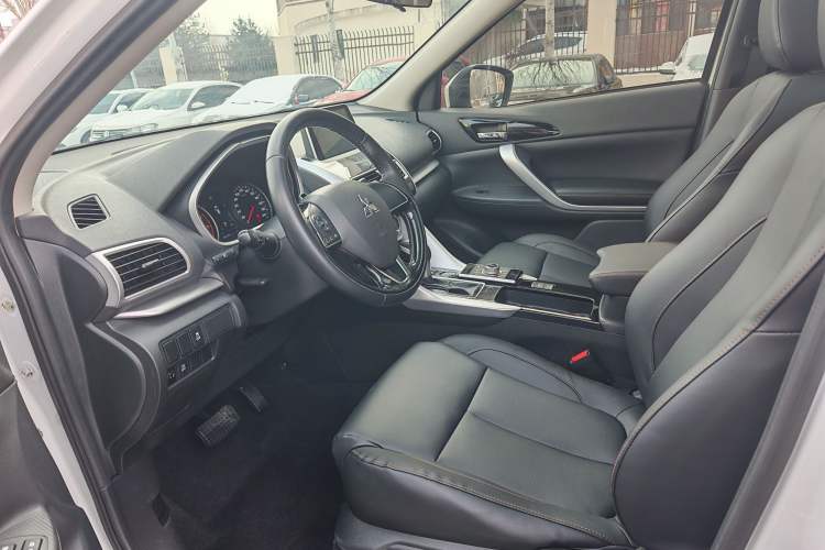 Used Mitsubishi Eclipse Cross 2019 1.5T CVT Two-Wheel Drive Dream Edition China VI Standard Interior 2