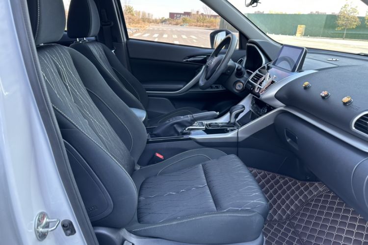 Used Mitsubishi Eclipse Cross 2019 1.5T CVT Two-Wheel Drive Fearless Edition China VI Standard Interior 3