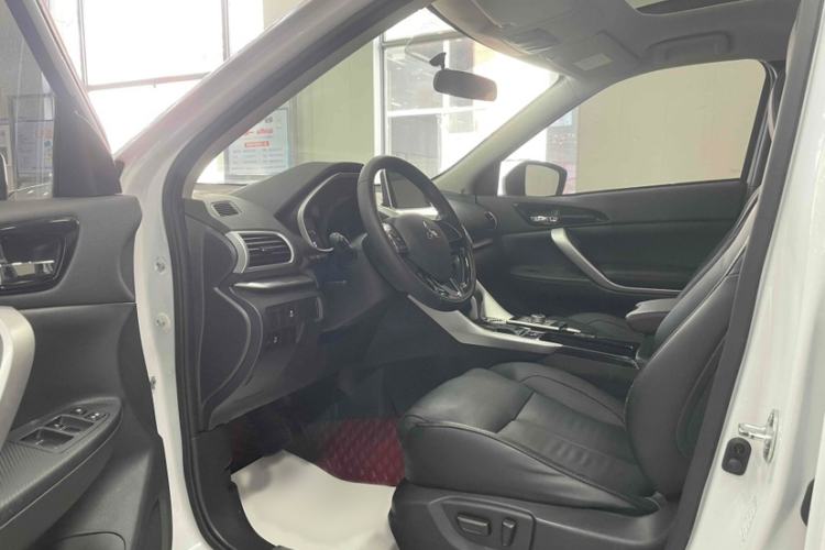 Used Mitsubishi Eclipse Cross 2019 1.5T CVT Two-Wheel Drive Dream Edition China VI Standard Interior 3