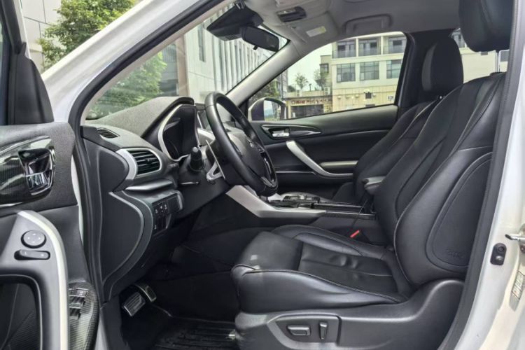 Used Mitsubishi Eclipse Cross 2019 1.5T CVT Two-Wheel Drive Belief Edition China VI Standard Interior 3