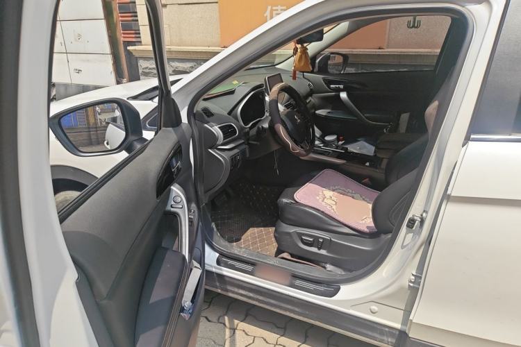 Used Mitsubishi Eclipse Cross 2019 1.5T CVT Two-Wheel Drive Dream Edition China VI Standard Interior 3