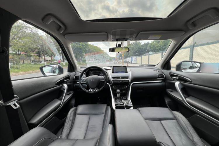 Used Mitsubishi Eclipse Cross 2019 1.5T CVT Two-Wheel Drive Dream Edition China VI Standard Interior 4