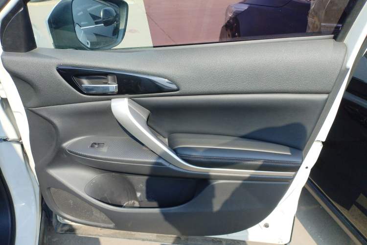 Used Mitsubishi Eclipse Cross 2019 1.5T CVT Two-Wheel Drive Dream Edition China VI Standard Right Front Door Interior