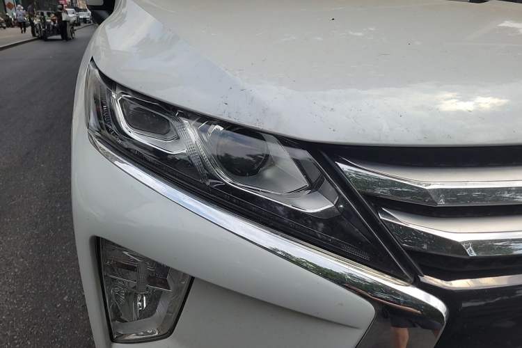 Used Mitsubishi Eclipse Cross 2019 1.5T CVT Two-Wheel Drive Dream Edition China VI Standard Right Front Headlight